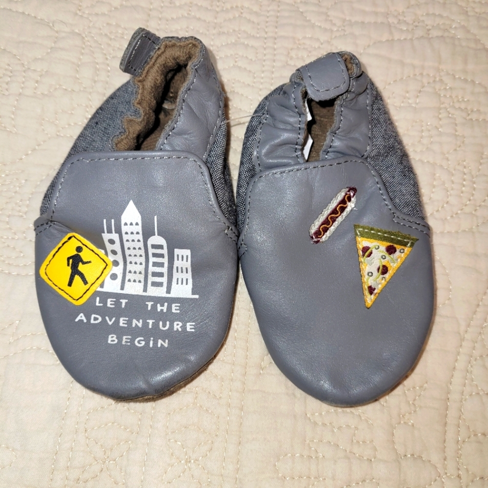 Robeez Baby-Boys Soft Soles Crib Shoe, City Life-Grey